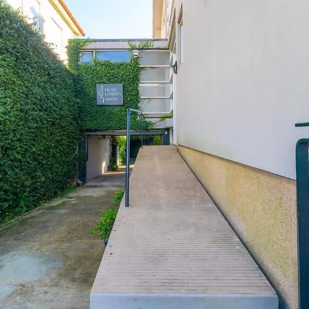 Music Garden Hostel *